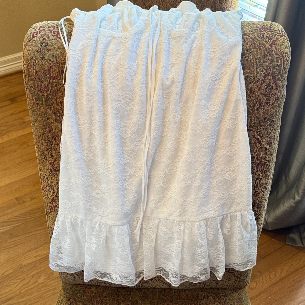 White Lace dress with Ruffle Hem